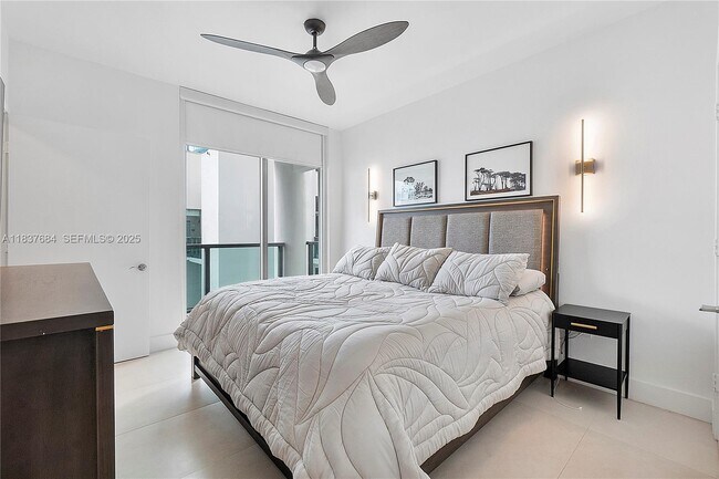 Building Photo - 6000 Collins Ave