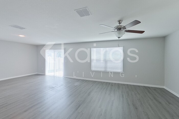 Building Photo - 8645 SW 44th Ct