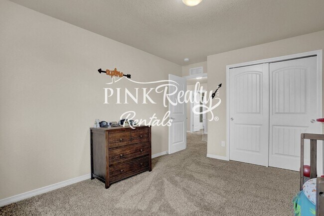 Building Photo - 10887 Pigeon Dr