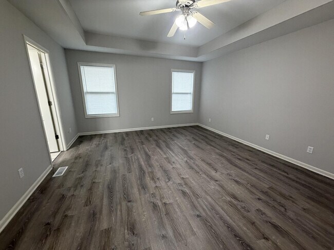 Building Photo - 208 Jackal Dr