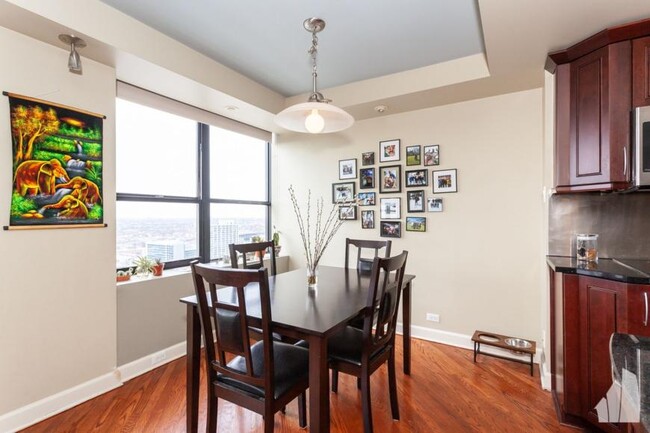 Building Photo - 1 bedroom in Chicago IL 60613