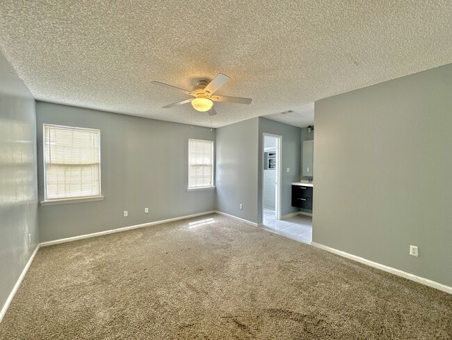 Building Photo - 1717 Largo Cir