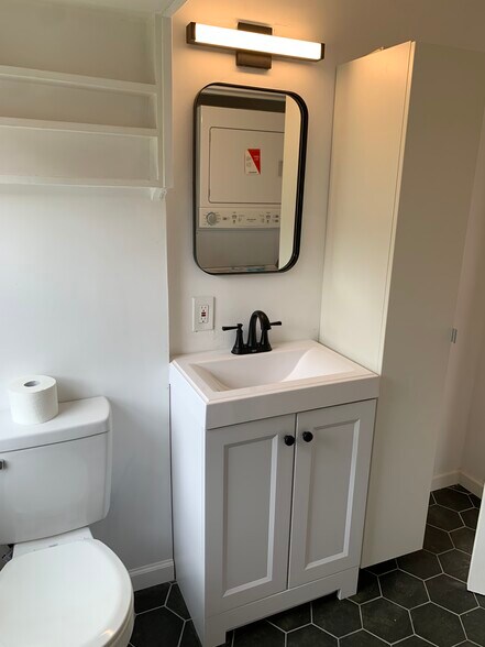 Bathrtoom - 6310 Greenbriar Dr