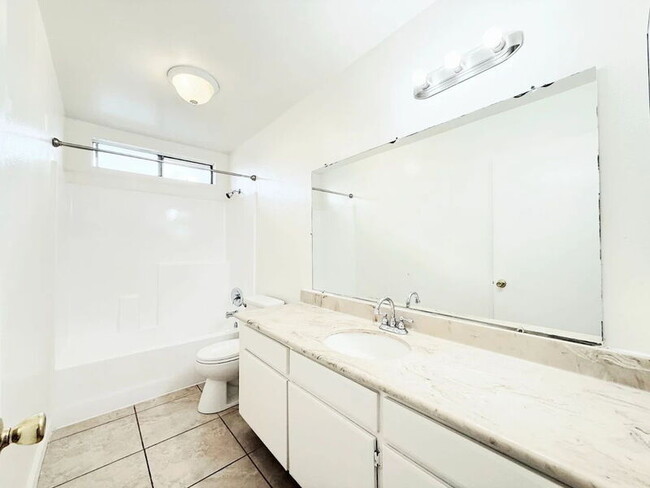 Building Photo - 11057 Ferina St