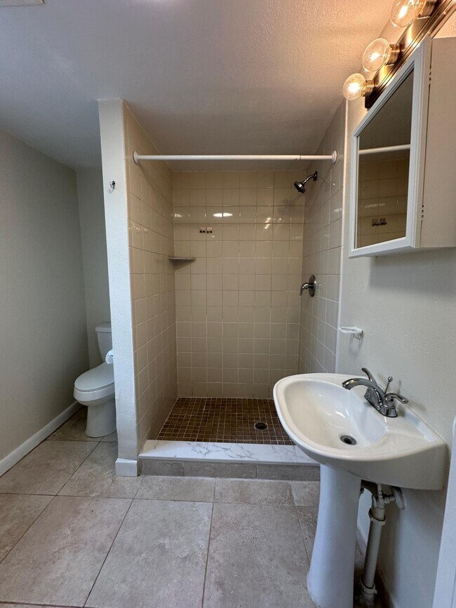 Building Photo - 227 Foresteria Dr