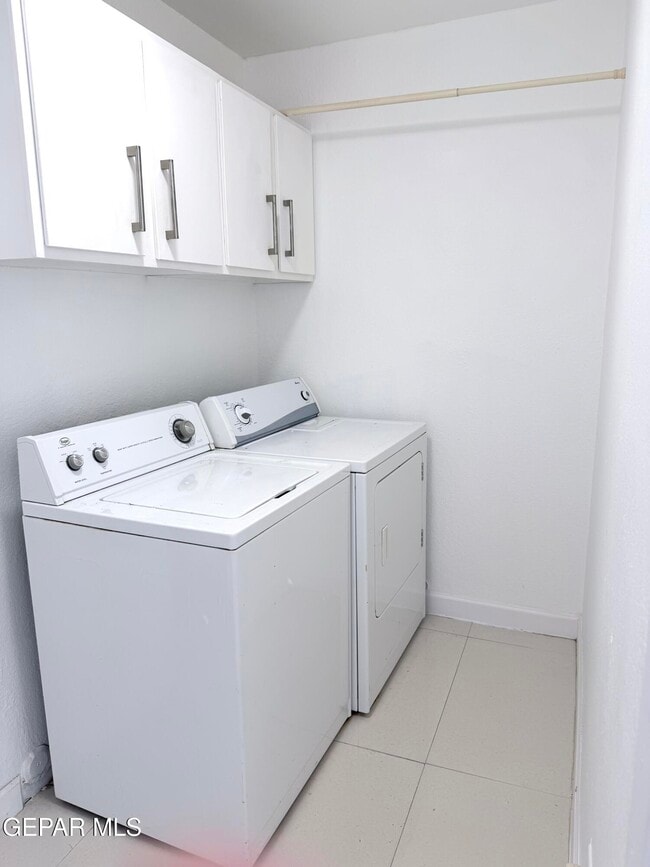 Building Photo - 6035 Bandolero Dr