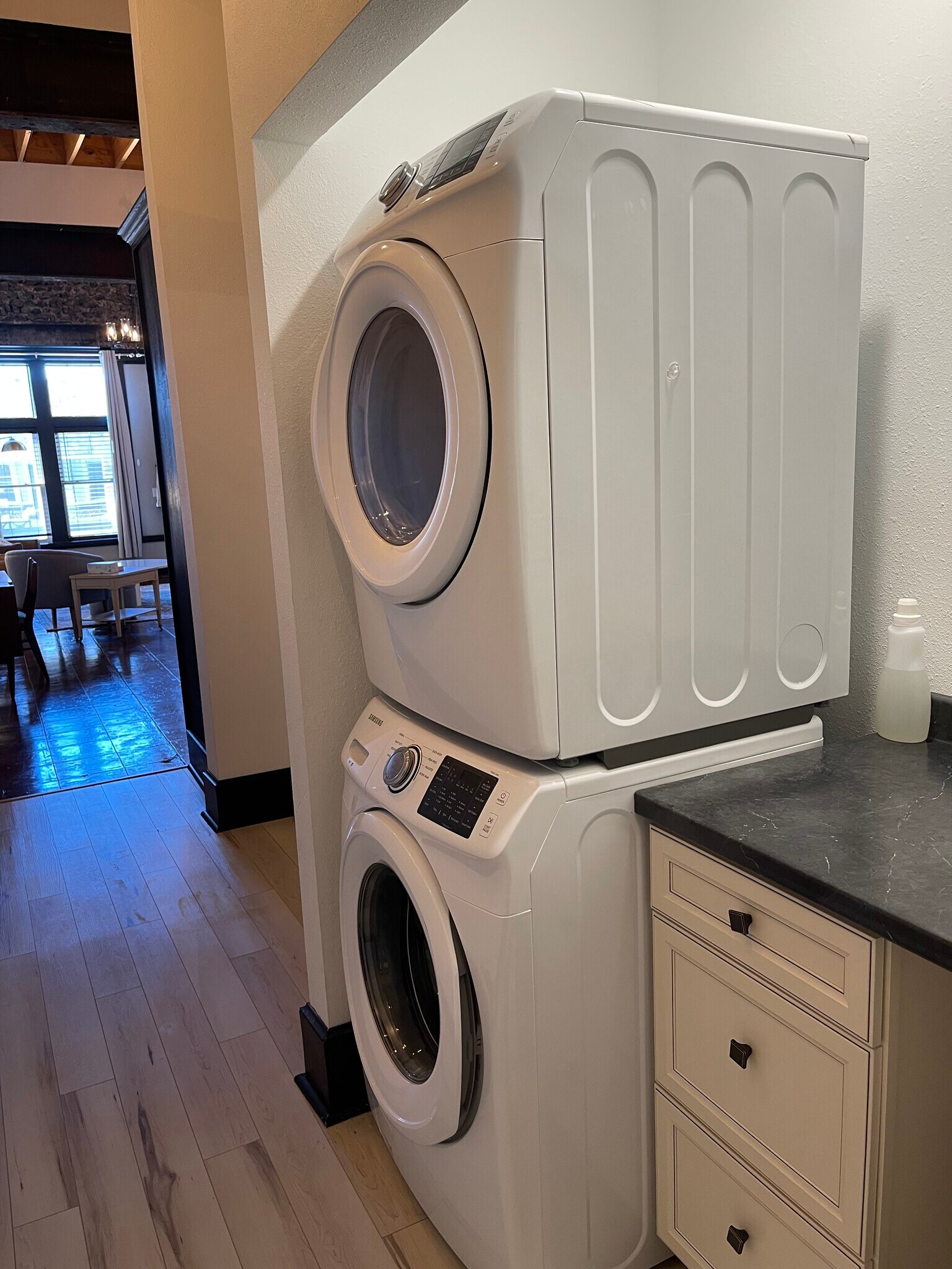 Building Photo - 719 S. Baker St.