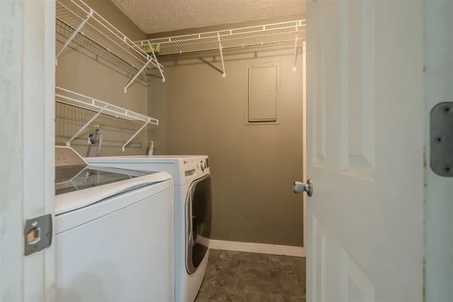 Building Photo - 1206 Aurora Way