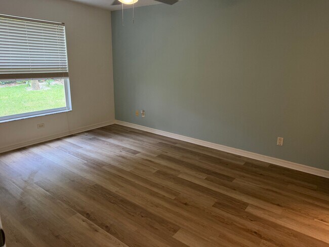 Building Photo - 26735 Little John Ct