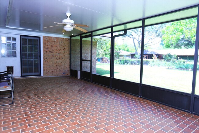 Building Photo - 115 Irwin Rd