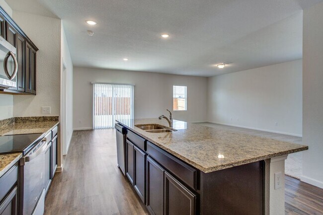 Building Photo - 304 Briar Cv