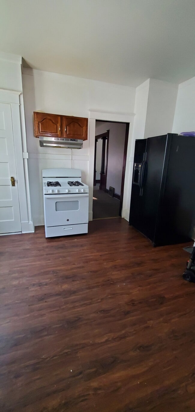 Primary Photo - 135 South Ave