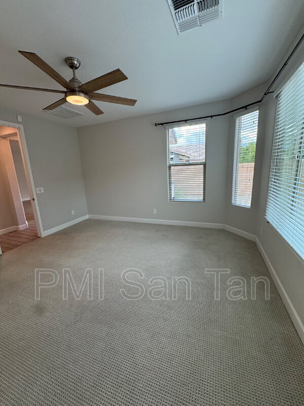 Building Photo - 4350 E Mesquite St