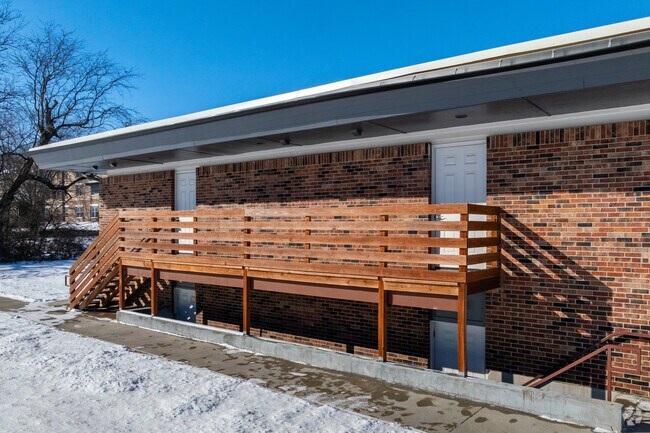 Building Photo - Hudson on the Blue