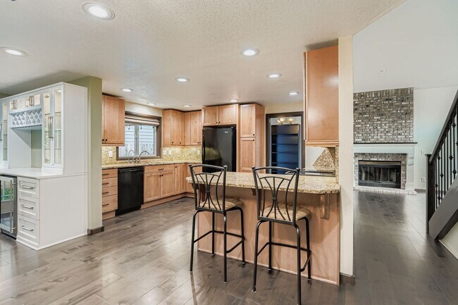 Building Photo - 3BR/3BA Beaverton Home — Central A/C, Vaulted Ceilings, Fenced Yard & 2-Car Garage | No HOA