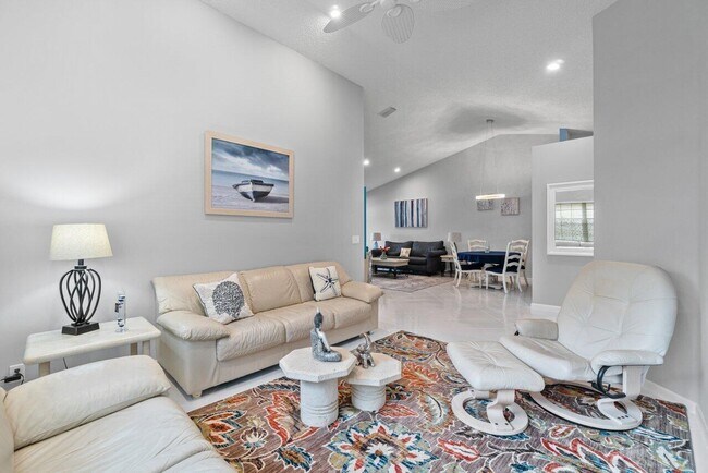 Building Photo - 7916 Coral Pointe Dr