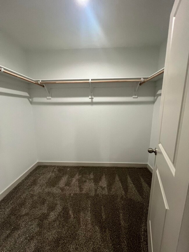 Building Photo - 10518 Aberdeen Ave