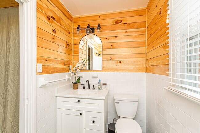 Building Photo - 9133 Robin Ridge Dr