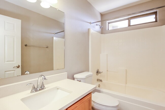 Building Photo - 3910 N 125th Dr