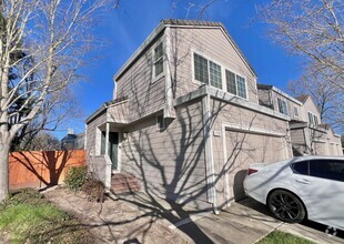 Building Photo - Prime Petaluma 3-Bedroom, 2.5-Bath Home Ne...