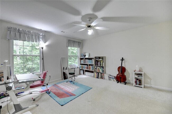 Building Photo - 2172 Woodbriar Dr