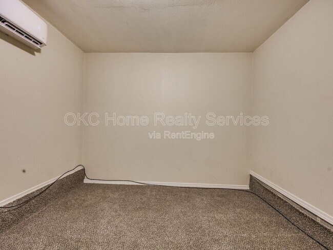 Building Photo - 3304 SE 19th St