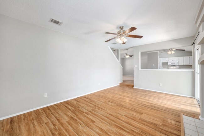 Building Photo - 2102 Bluebonnet Dr