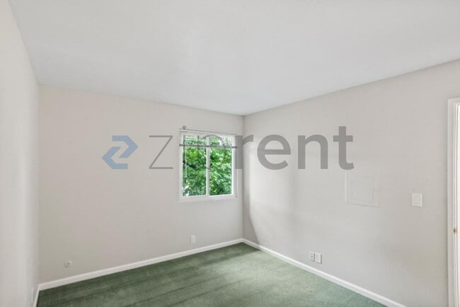 Building Photo - 1185 Meadow Ln