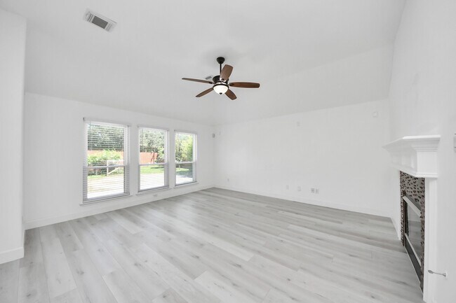 Building Photo - 10850 White Oak Point Ct