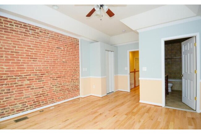 Building Photo - 2326 E Fayette St