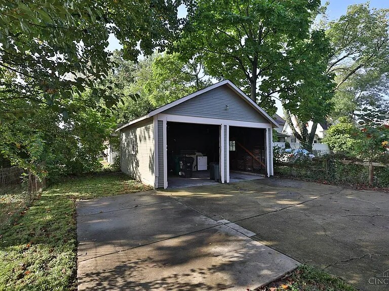 Building Photo - 2911 Robertson Ave