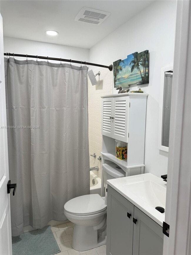 Building Photo - 2704 Pinewood Ct