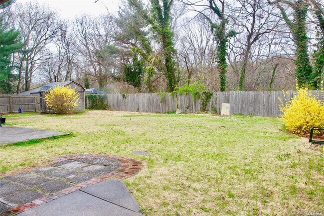 Building Photo - 117 Blydenburgh Ave