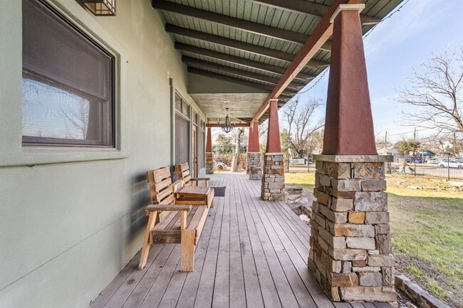 Building Photo - 2203 Lindell Ave