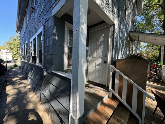 Building Photo - 159 N 4th St