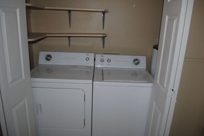 Building Photo - 3BR Brick House