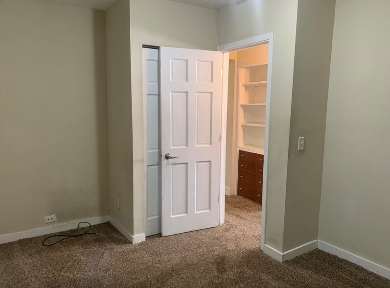 Building Photo - 1025 E Gorham St