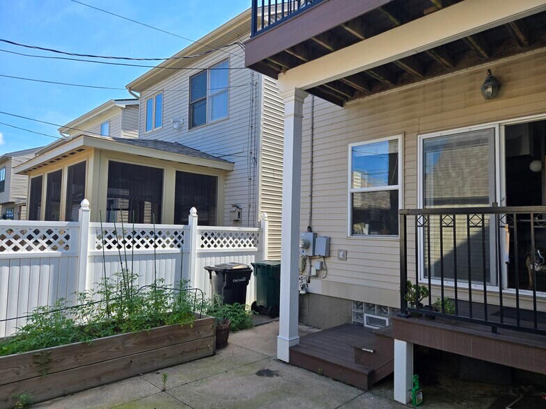 Building Photo - 929 Weninger Cir