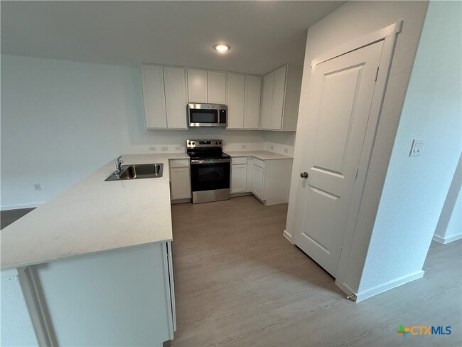 Building Photo - 130 Pastar Fls