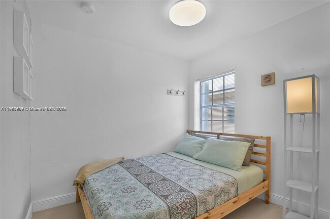 Building Photo - 6966 Byron Ave