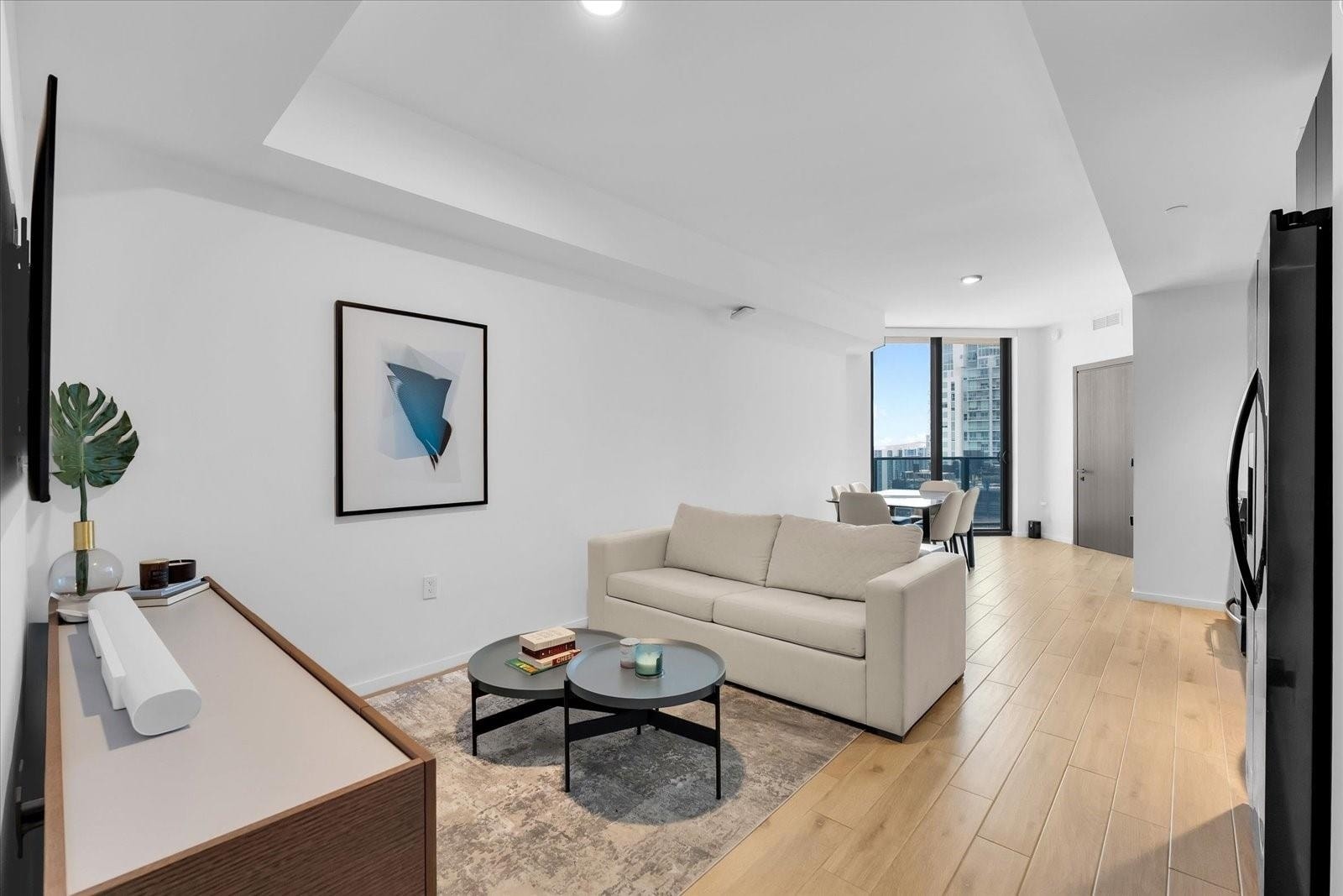 Building Photo - 398 NE 5th St