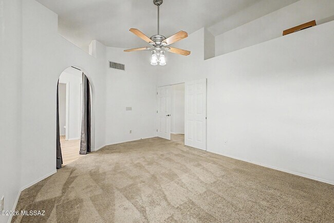 Building Photo - 11525 N Eagle Peak Dr