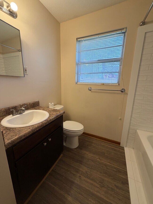 Building Photo - 189 Warden Dr