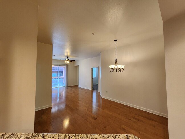 Building Photo - Luxury Mid-rise Condo unit  located on the...