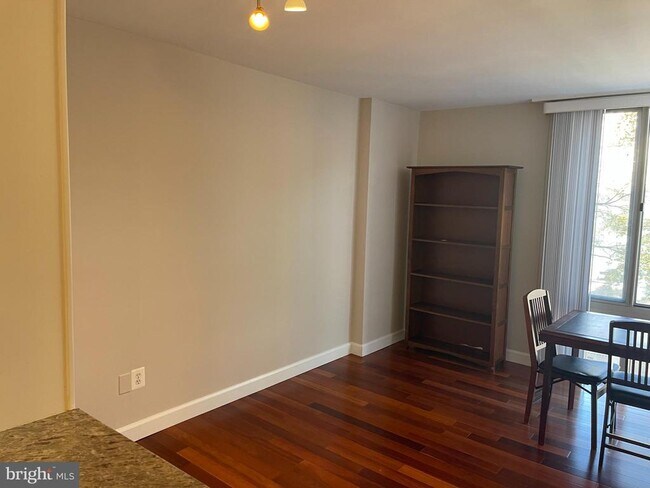 Building Photo - 950 25th St NW