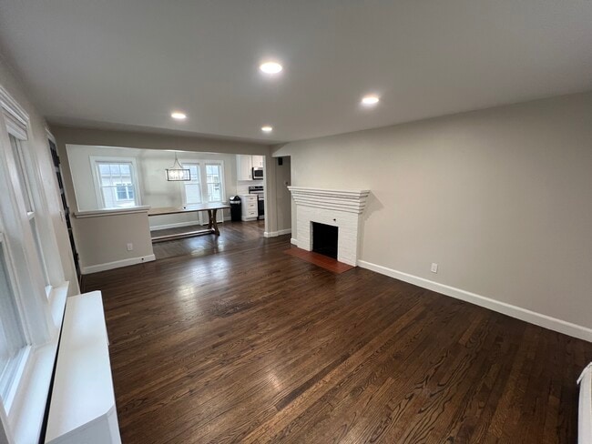 Building Photo - 296 Oak St