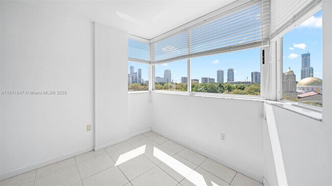 Building Photo - 2400 SW 3rd Ave