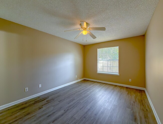 Building Photo - 2415 Talco Hills Dr