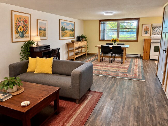 Open floor plan - 317 N Wasson Ln
