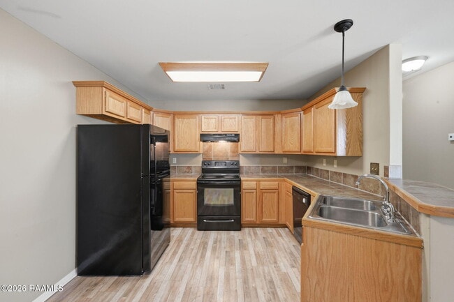 Building Photo - 1422 Southport Blvd